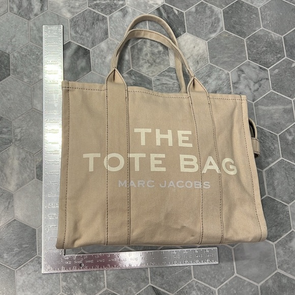 Marc Jacobs The Tote Bag in Ivory - Like New - Picture 10 of 11